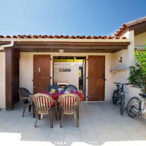 Facade maison et terrasse